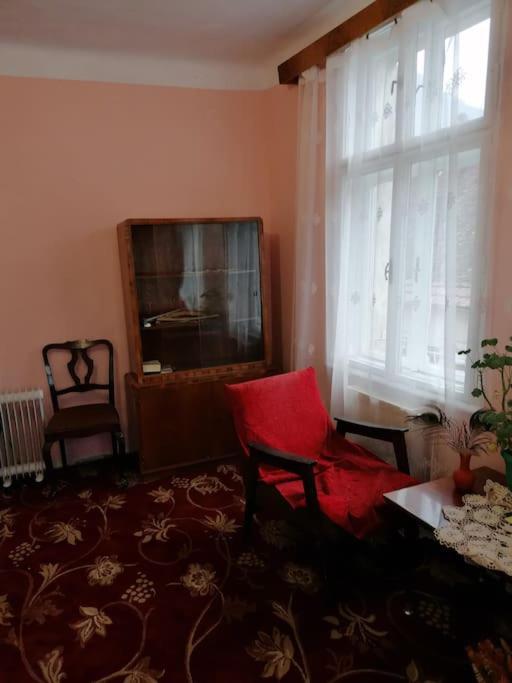 La 2 Pasi De Biserica Neagra Braszów Zewnętrze zdjęcie